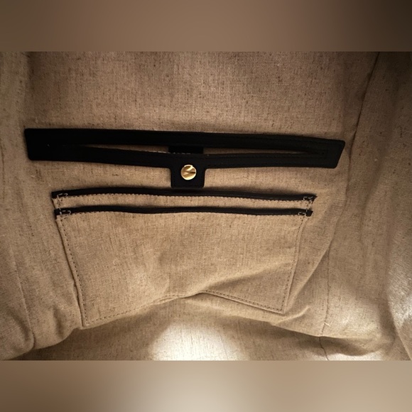 Tory Burch Half-Moon Crossbody Leather Bag! - Picture 11 of 16